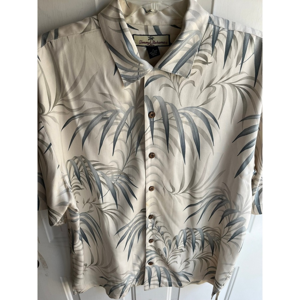 Tommy Bahama Hawaiin 100% silk Men's Camp Shirt with a Tropical Leaf Print M - Picture 2 of 5
